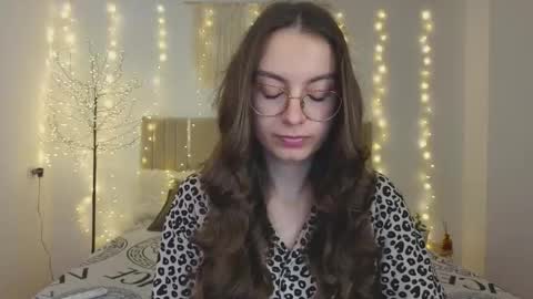 Margo  online show from December 17, 2025, 1:39 pm