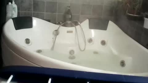 pelle and lady online show from March 1, 2025, 7:37 pm