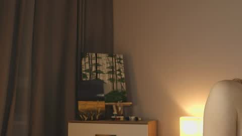 Snapshot of la_belle_ chatting on October 5, 2025, 6:06 pm Alice online show from October 5, 2025, 6:06 pm