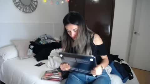 Snapshot of la_rola_ chatting on June 2, 2026, 5:42 am Catalina online show from June 2, 2026, 5:42 am