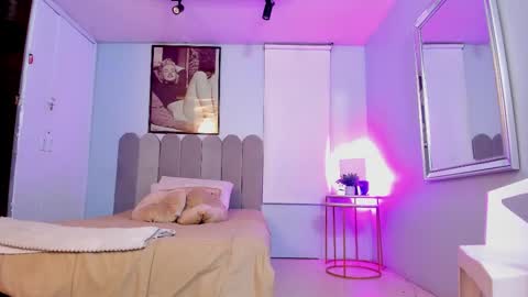 Cris  online show from March 3, 2025, 11:33 am