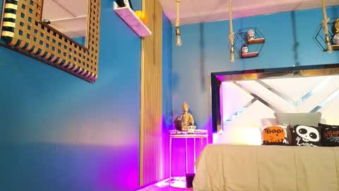 Cris  online show from October 6, 2025, 12:02 pm