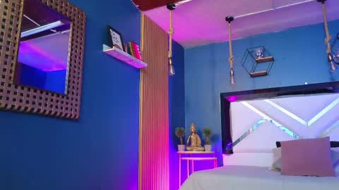 Cris  online show from April 20, 2026, 11:35 am