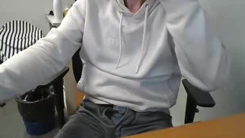 labelette007 online show from January 9, 2026, 2:42 pm