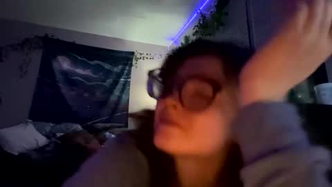 lacedinsin online show from May 7, 2026, 4:40 am