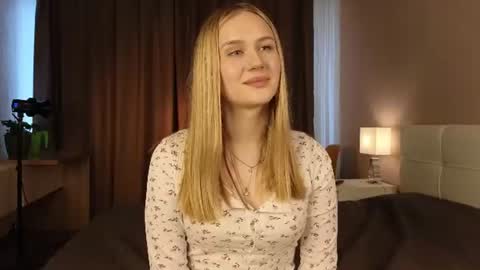 Snapshot of lachelleellwanger chatting on June 27, 2026, 12:22 pm Kate online show from June 27, 2026, 12:22 pm