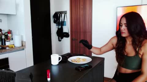 Jazmin online show from November 13, 2025, 2:27 pm