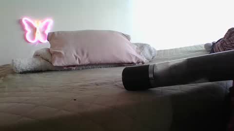 lachickadelbronx online show from January 25, 2025, 5:40 pm