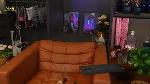 Latex Lacie online show from February 16, 2025, 5:15 pm