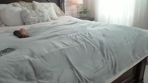 lacii_lo online show from May 27, 2026, 4:04 pm