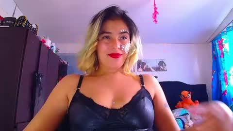 Snapshot of lacolombiana_bitch chatting on July 23, 2026, 8:18 pm Valentina online show from July 23, 2026, 8:18 pm