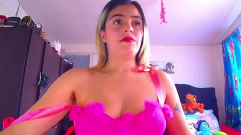 Snapshot of lacolombiana_bitch chatting on July 25, 2026, 7:11 pm Valentina online show from July 25, 2026, 7:11 pm