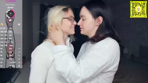 Violet and Isabel online show from July 8, 2026, 7:18 pm