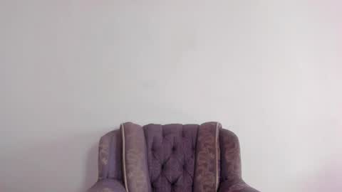 Akyra  online show from September 16, 2025, 5:03 pm