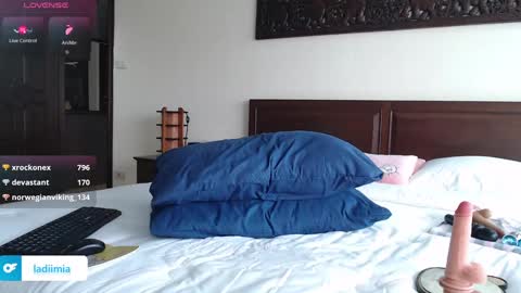 Mia online show from December 5, 2024, 1:36 am