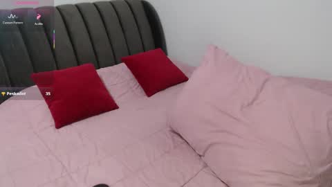 Mia online show from April 10, 2026, 10:47 pm