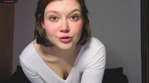 Snapshot of lady_birdd chatting on April 13, 2026, 4:23 pm lady_birdd online show from April 13, 2026, 4:23 pm