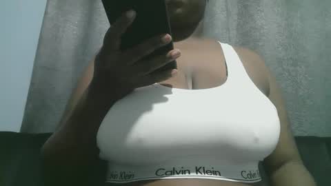 lady_dearra online show from November 18, 2025, 2:06 am