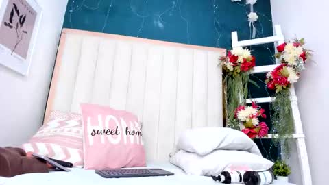 LADY  online show from November 16, 2025, 2:17 am