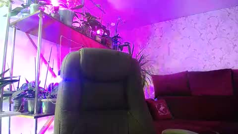 Lady Gloria online show from October 9, 2025, 5:27 am