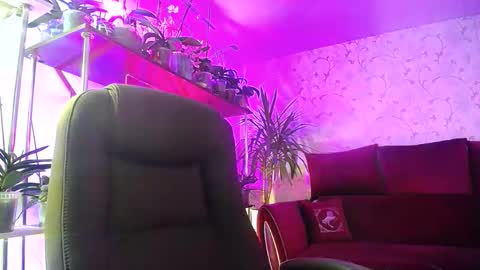 Lady Gloria online show from November 11, 2025, 7:08 am