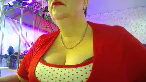 Snapshot of lady_gloria chatting on April 24, 2026, 5:43 am Lady Gloria online show from April 24, 2026, 5:43 am