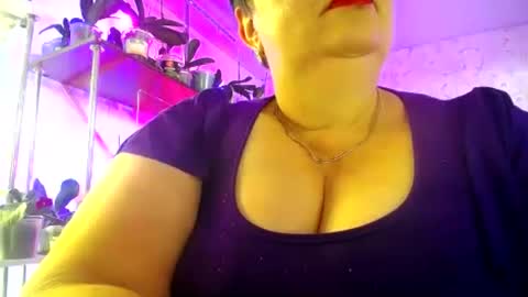 Snapshot of lady_gloria chatting on July 4, 2026, 5:46 am Lady Gloria online show from July 4, 2026, 5:46 am