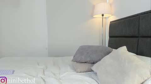    700  1300 -5 online show from January 13, 2025, 12:35 pm