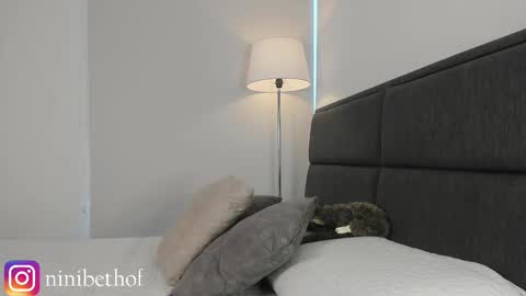    700  1300 -5 online show from February 28, 2025, 12:52 pm