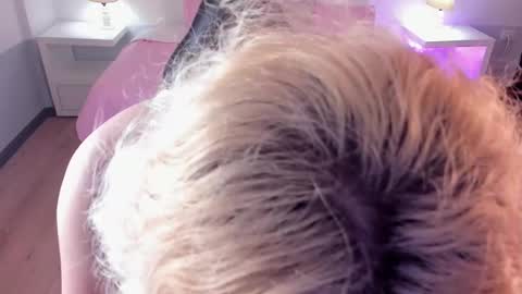 Lady  online show from February 28, 2025, 8:28 pm