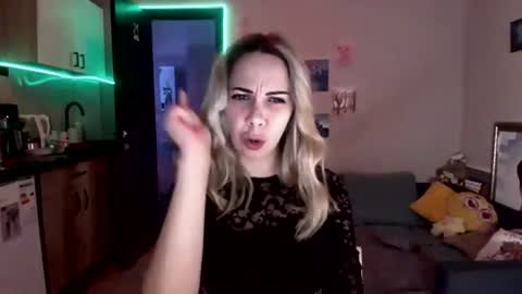 lady_smile69 online show from September 24, 2025, 7:06 pm