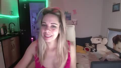 lady_smile69 online show from December 5, 2025, 6:33 am