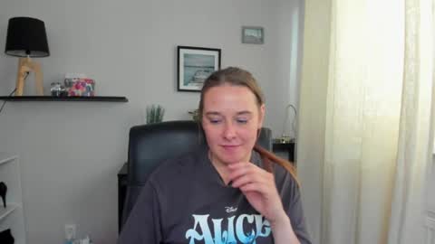 Snapshot of ladyalessa chatting on July 20, 2026, 12:40 pm ALESSA online show from July 20, 2026, 12:40 pm