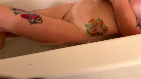 ladyandthatrampp online show from December 1, 2025, 2:49 am