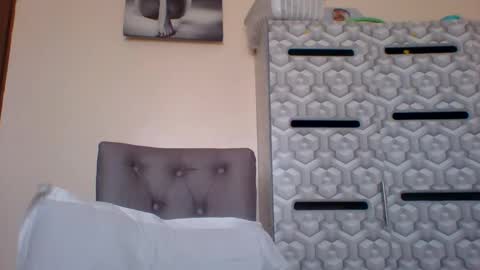 lindah32 online show from January 15, 2025, 12:25 pm