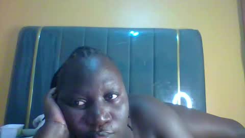 lindah32 online show from October 1, 2025, 8:37 pm