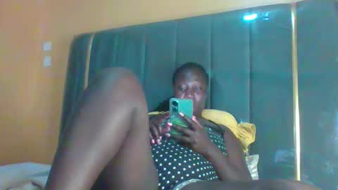 lindah32 online show from October 22, 2025, 4:35 am