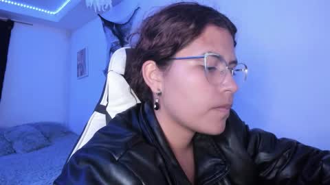  Lady  online show from October 15, 2025, 2:33 am