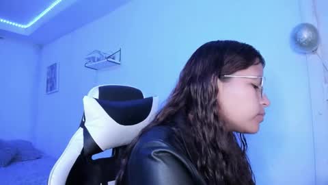  Lady  online show from November 18, 2025, 2:06 am