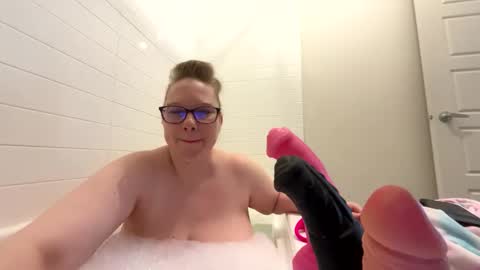 LadyCherieLynn online show from April 18, 2026, 2:32 pm