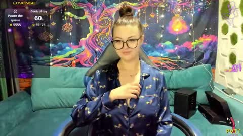 LadyDrummer online show from December 16, 2025, 10:59 pm