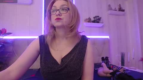  Lady Jeen    Back on Sunday 8th of December online show from February 18, 2025, 7:54 am