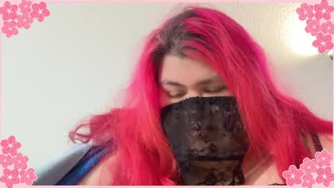 ladykitsunebig online show from May 12, 2026, 7:38 am