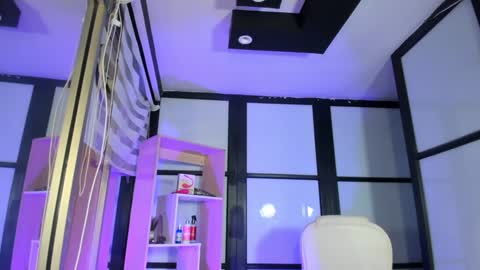 Lady  online show from December 15, 2024, 4:29 am