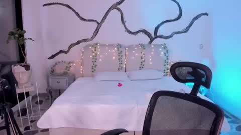 Lady  online show from September 16, 2025, 5:08 am