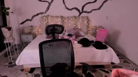 Lady  online show from September 17, 2025, 4:58 am