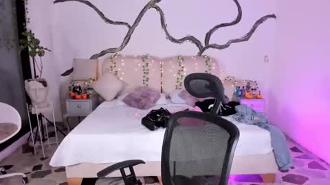 Lady  online show from October 24, 2025, 5:26 am