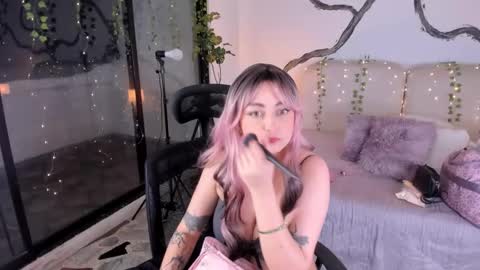 Lady  online show from November 15, 2025, 4:32 am