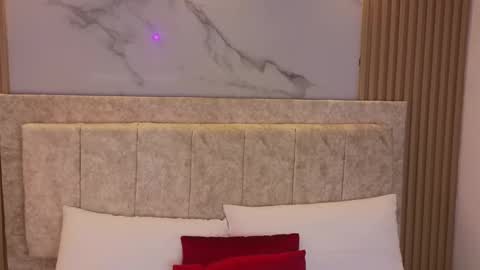 laiamilf online show from January 29, 2025, 9:17 pm