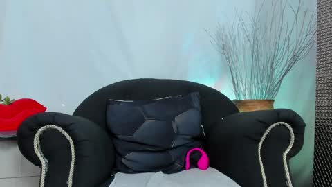 Lailacastillo online show from April 22, 2026, 2:51 pm